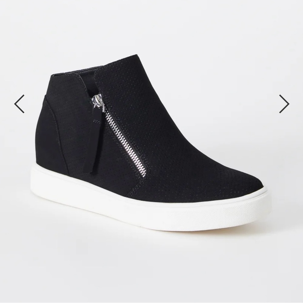 BRAND NEW✨ Black Suede Sneakers✨